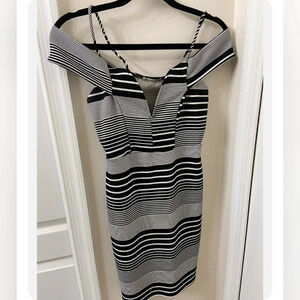 Charlotte Russe •Size Large• Black and White Striped form-fitting dress ☆NWT☆